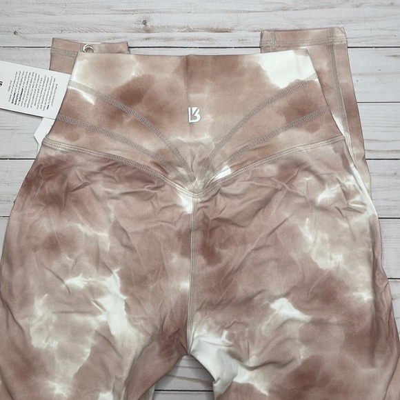 BuffBunny Legacy Leggings - Beige Swirl Print - Picture 5 of 12